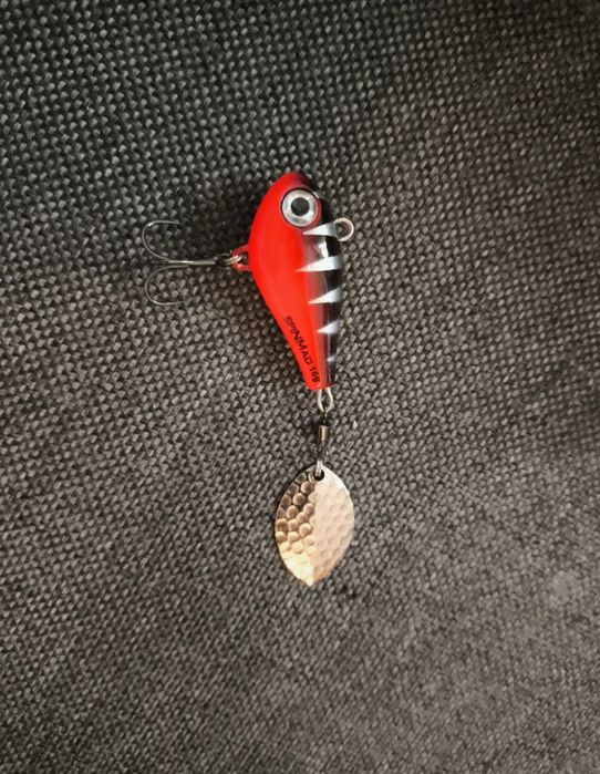 Wirujący ogonek - SpinMad Jigmaster 16 g