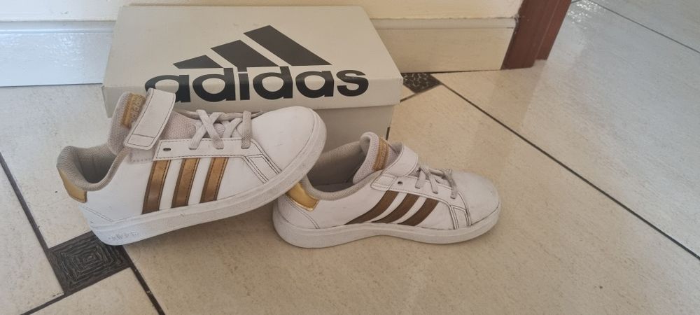 Adidas złote paski 32