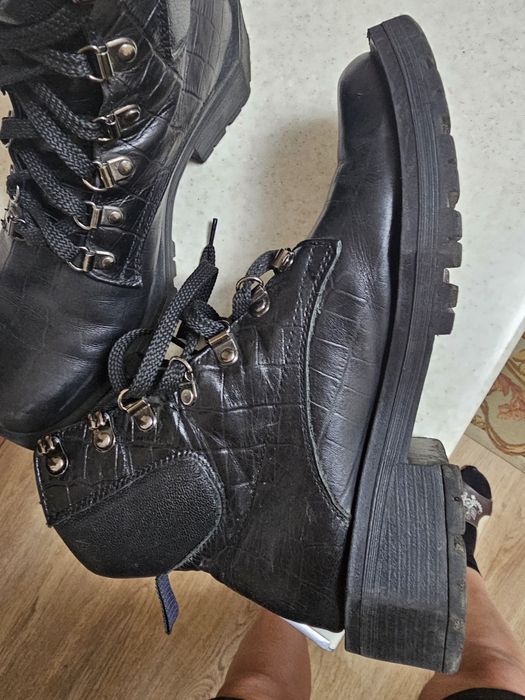 Ботінки жіночі шкіряні