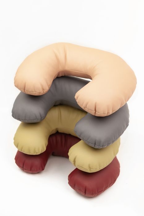 Підкова. Напіввалик. Полувалик. Підголовник. Бублик.Подушка під голову