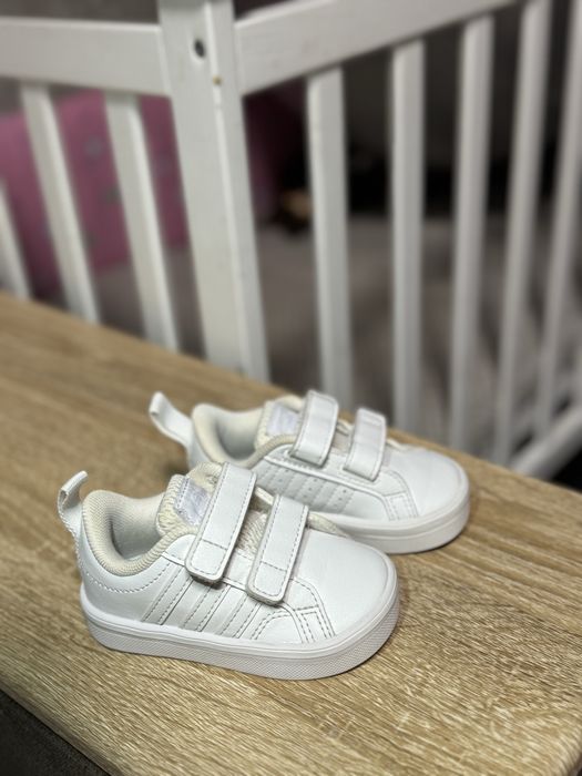 Дитячі кросівки adidas