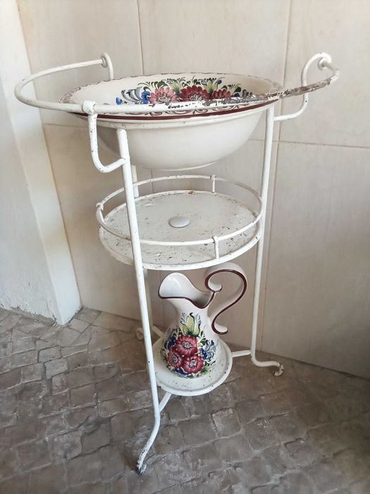 Lavatório antigo em ferro