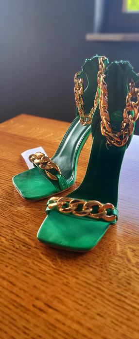 Szpilki sandałki zielone złote łańcuszki r.37