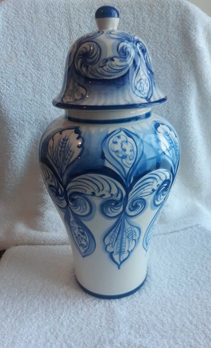 Belíssimo Pote em faiança Portuguesa