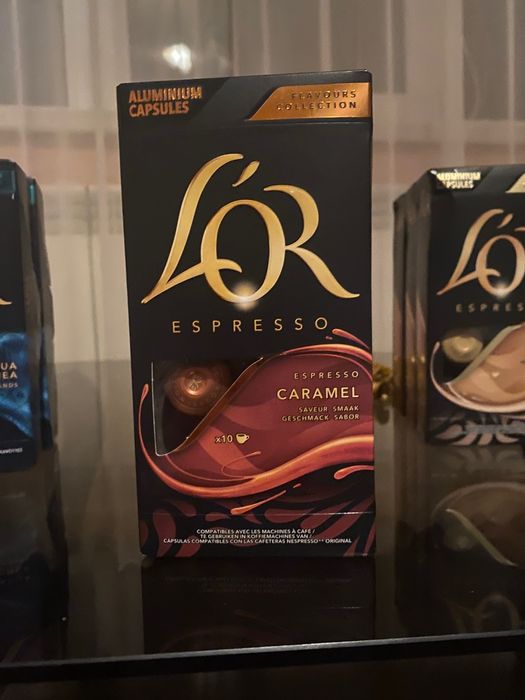 Кава LOR в капсулах, є багато різних смаків.