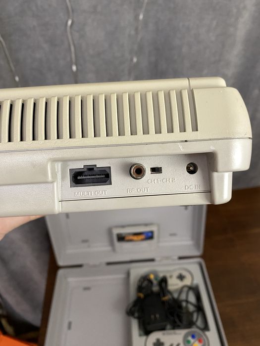 Nintendo Superfamicom ntsc j в кейсі. можливо Кредит