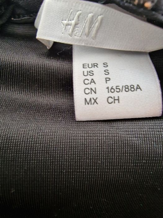 Sukienka czarna,rozszerzane rękawki.