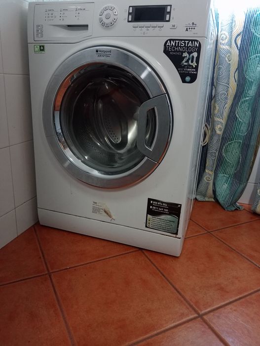 Máquina  lavar roupa  Hotpoint Ariston Mod. FMD 923.  Negociavel