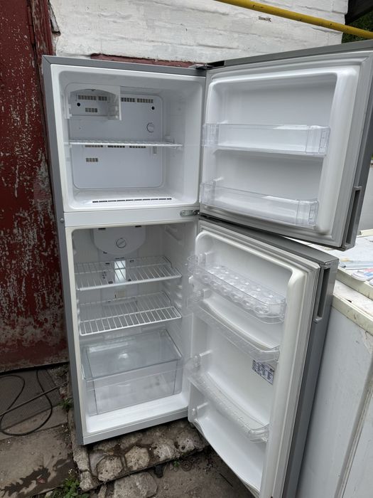 Продам холодильник Samsung NoFrost в гарному стані