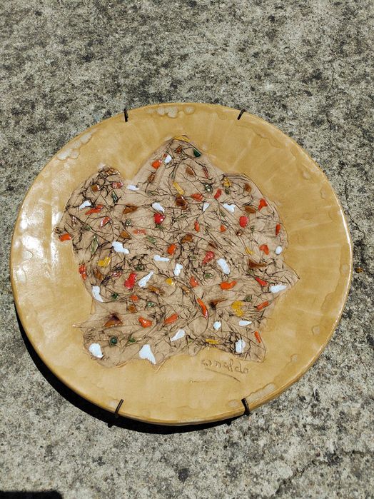 Pratos decorativos artesanais em cerâmica