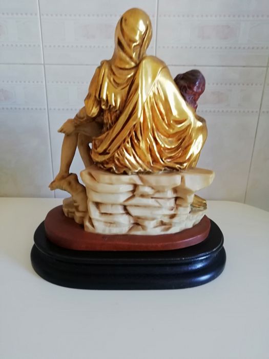 Estatueta La Pietá