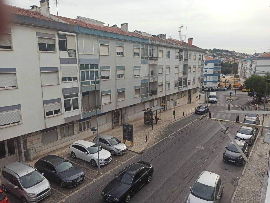 Vende-se t2 centro Odivelas