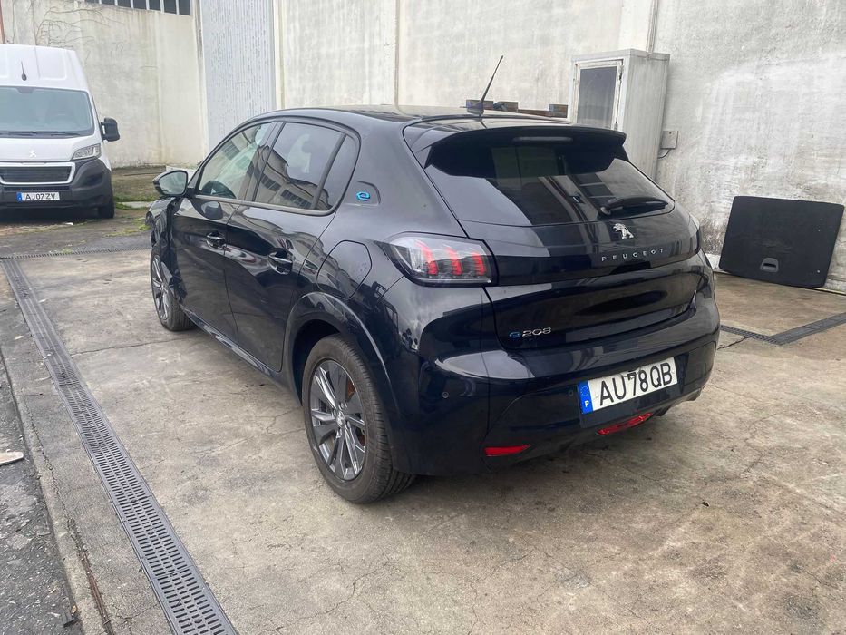 Salvado Peugeot 208 II eletric 136cv | 54.268Km | 2022