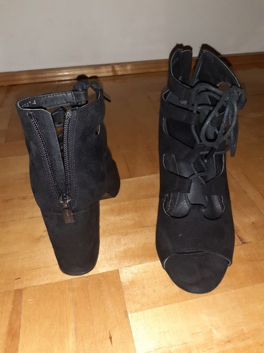 Buty na obcasie zamszowe rozmiar 39