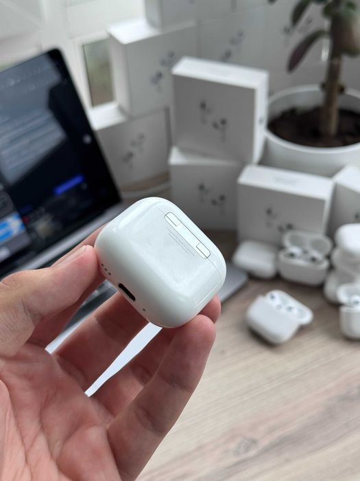 Магазин б/у Кейс AirPods 4 ANC A3059 A3056 A3055 A3057 Оригинал з шумопоглинанням анс