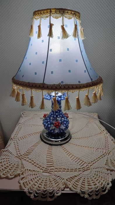 Лампа настільна з абажуром та бісерною основою