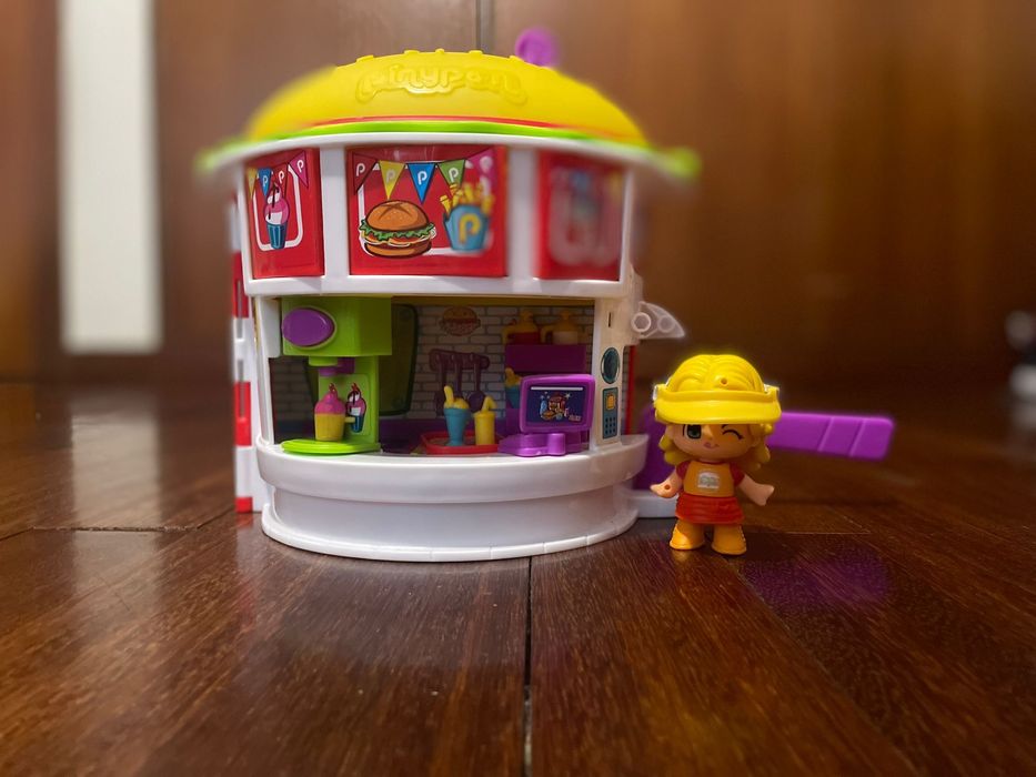 Hamburgueria pinypon com maior parte de peças