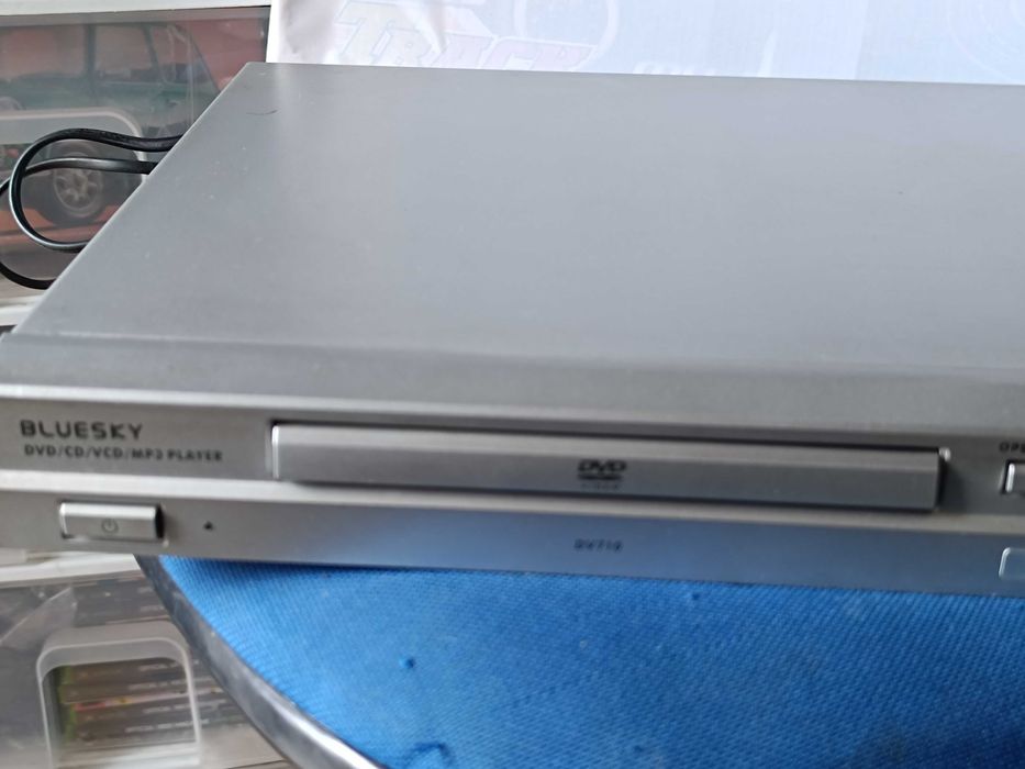 Leitor de DVD Bluesky com oferta de filmes