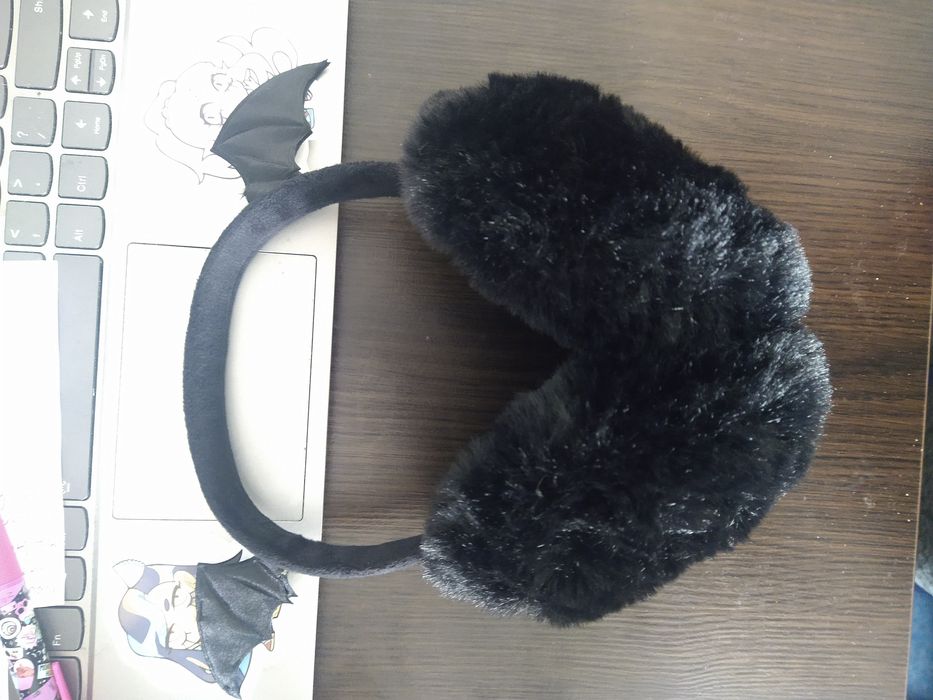 czarne nauszniki zimowe nietoperz halloween