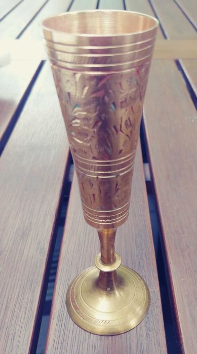 Zdobiony kielich mosiężny