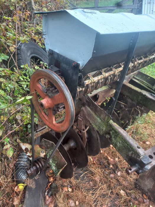 Продається робоча сівалка ,  зерно якої загрібається лощильником