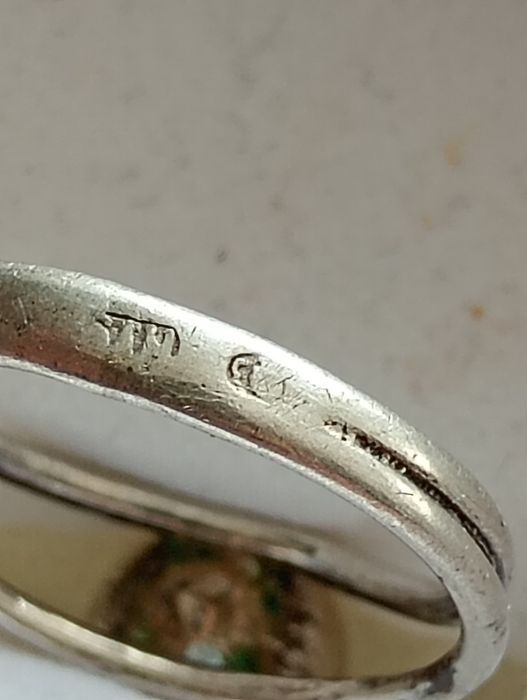 Pierścionek srebrny z kulą