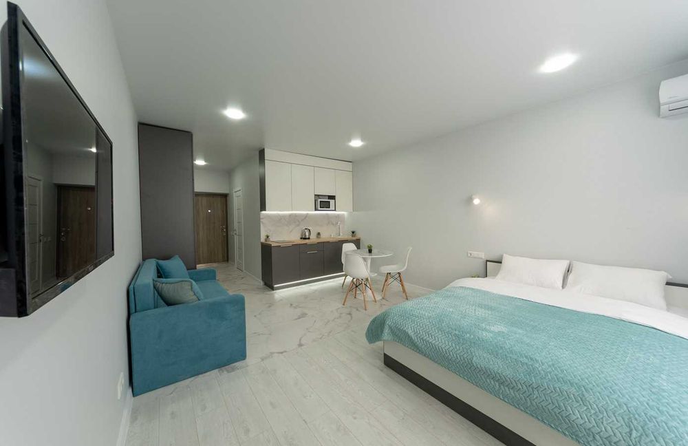 Подобова оренда студії біля метро, Лівий берег, Бажана 17Б. Є укриття.