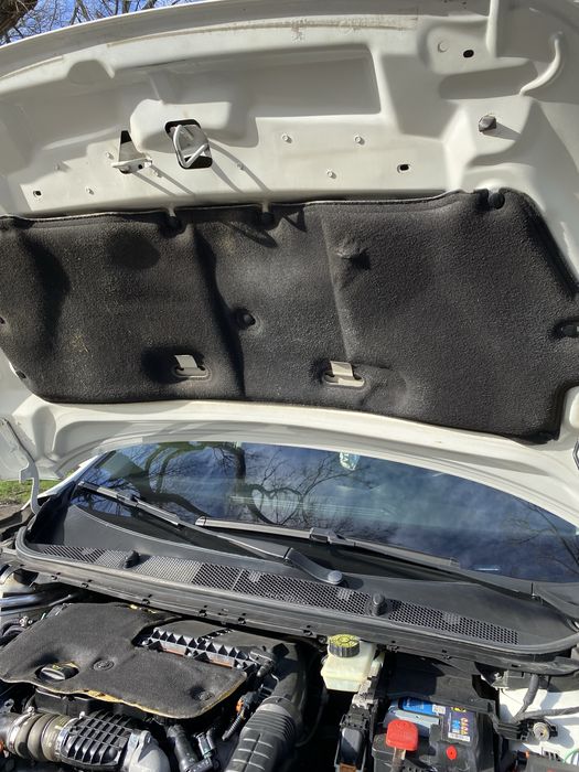 Peugeot 308swt9 рік 2015 1.6t дизель