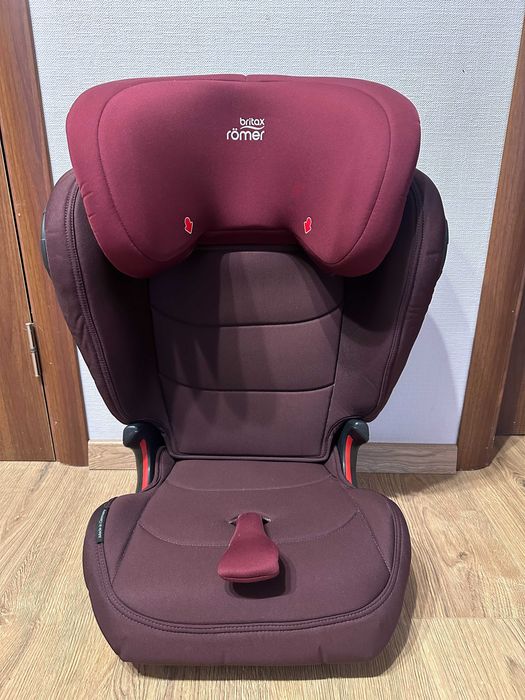 Продам б/в автокрісло Britax-Romer Kidfix III M Burgundy Red