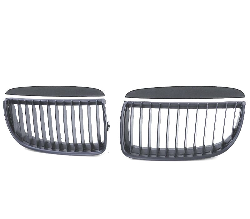 GRELHAS FRONTAIS BMW E90 E91 05-08 LOOK M PRETO MATE