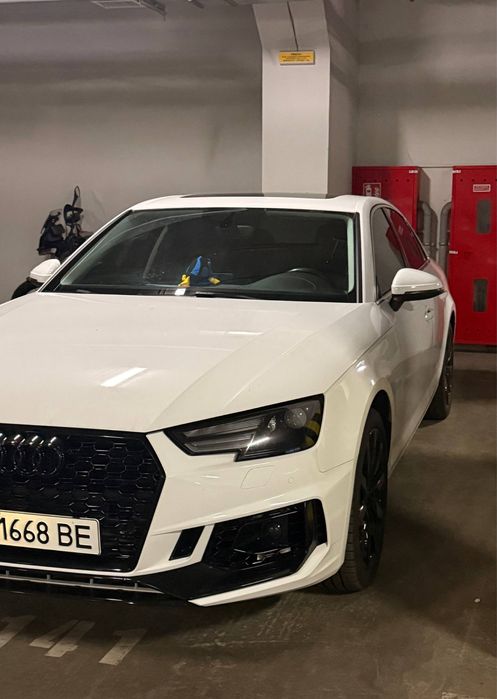 AUDI A4B9 2016.
