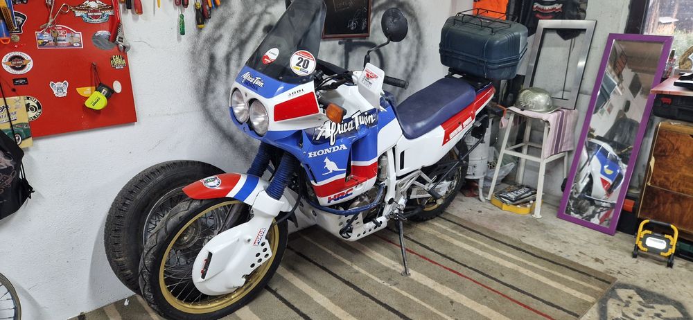 Honda XRV 650 Africa Twin RD03 – 1987 | Oryginał | Komplet kufrów | Klasyk