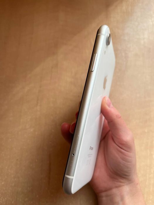 Телефон iPhone XR