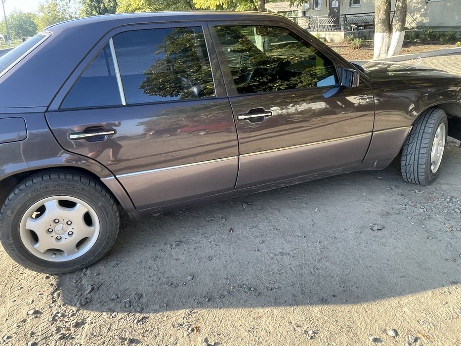 Продам 124 2.0 газ бенз 1993