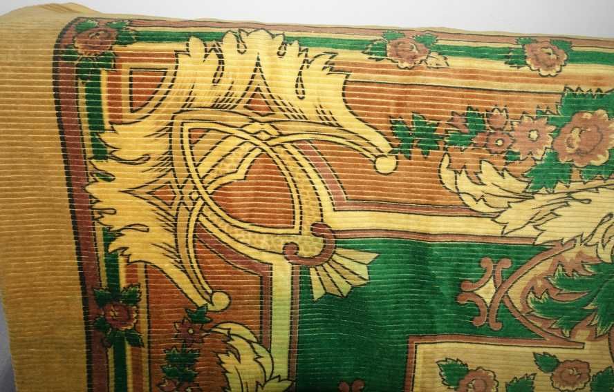 Zabytkowy kilim pluszowy.