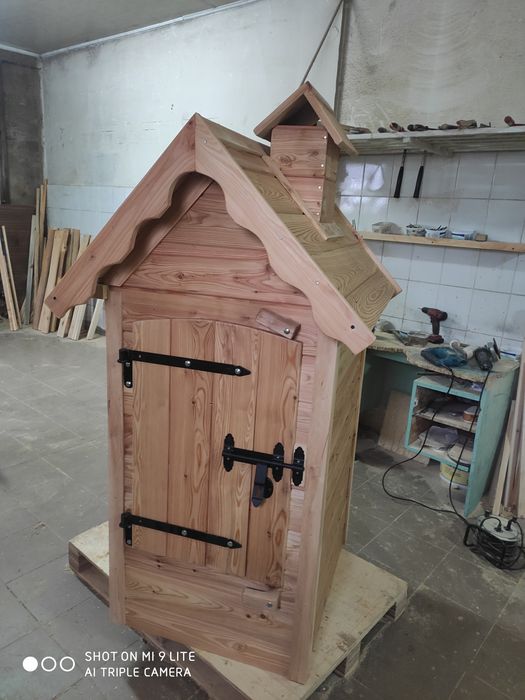 Wędzarnia ogrodowa drewniana.