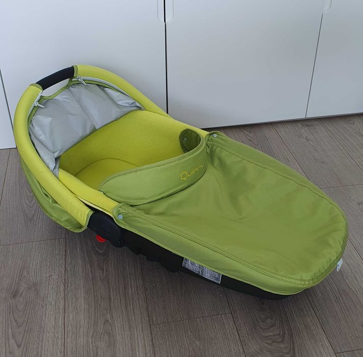 Alcofa marca Quinny de cor verde