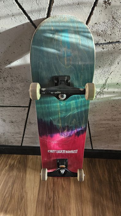 Skateboard Enuff, trucki Independent, koła 99a 53mm,