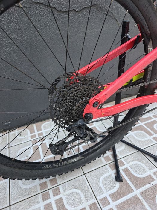Bicicleta BTT suspensão total