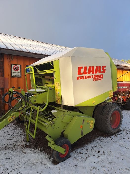 Прес подборщик рулонний Claas Rollant 250  Roto Cut Тюко Прес підбирач