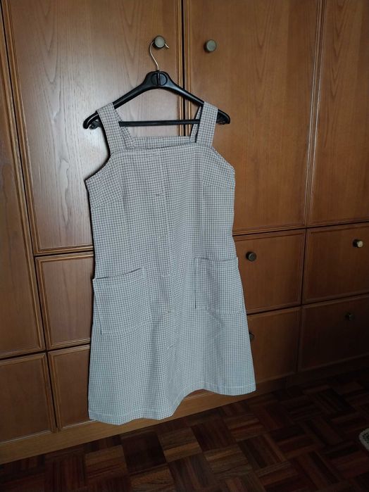 Bata, Vestido pinafore, salopete, jardineira axadrezado com bolsos frontais. Até XXL / 44
