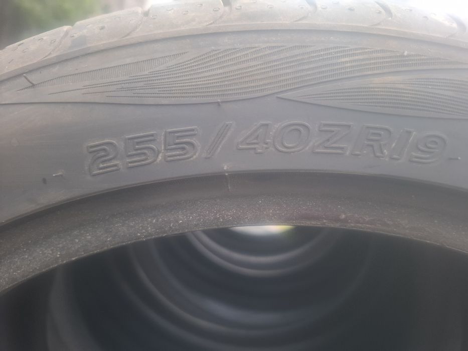 Opony letnie 255/40/19