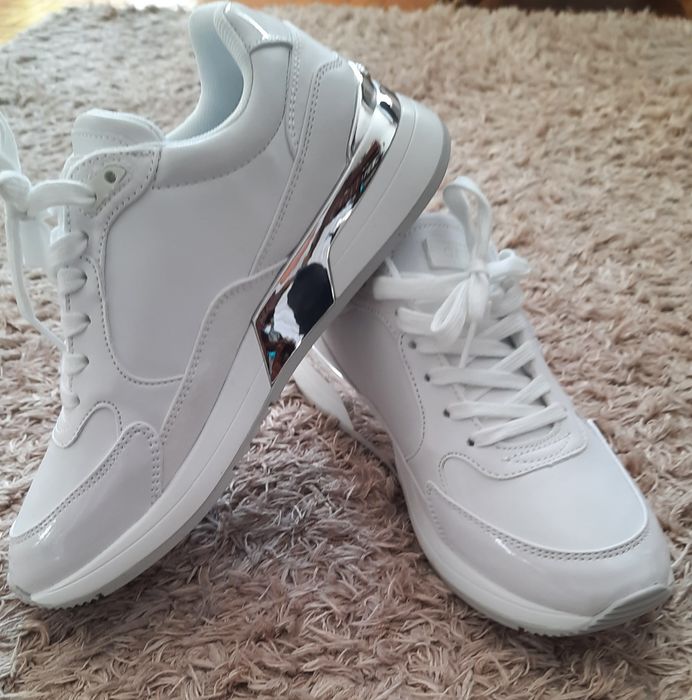 Sneakersy Guess białe