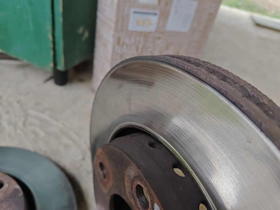 Продам диски гальмівні на меган 3