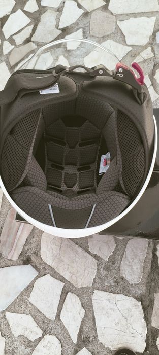 Capacete branco com viseira