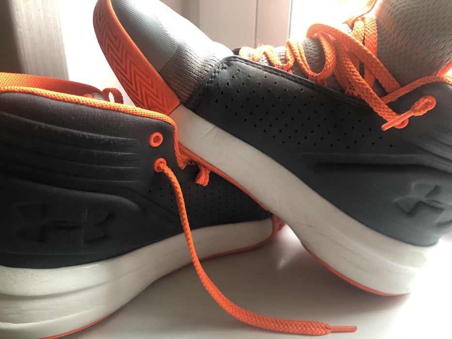 Buty sportowe Under Armour rozm. 38,5