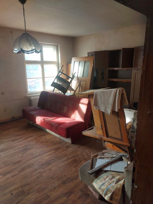 Opróżnianie Mieszkań Domów Strychów Piwnic Garaży Wywóz Gratów