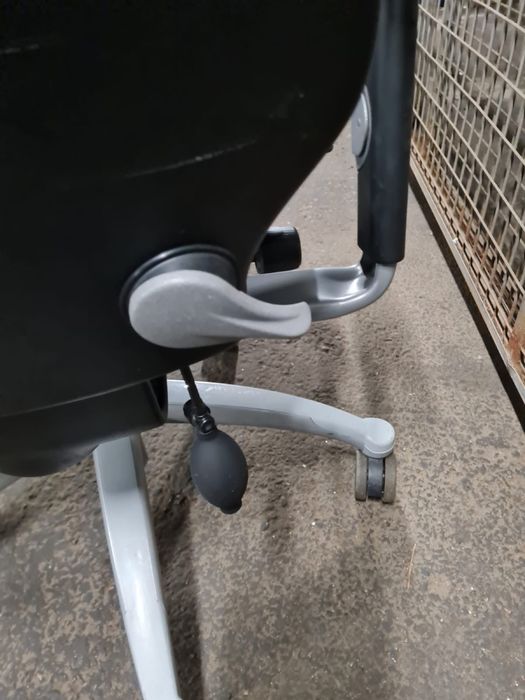 Krzeslo biurowe RH na kółkach