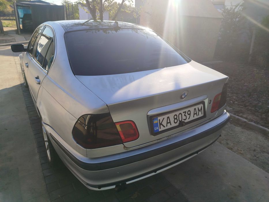 Автомобиль БМВ е46