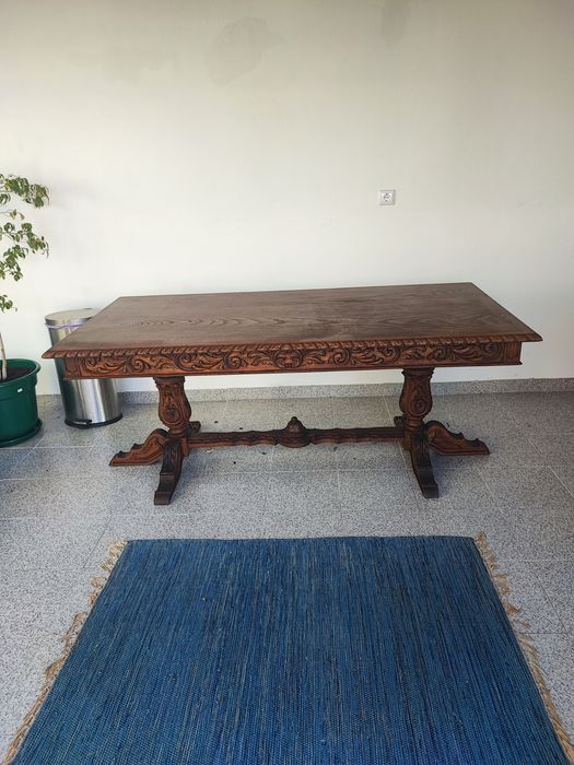 Mesa de jantar maciça